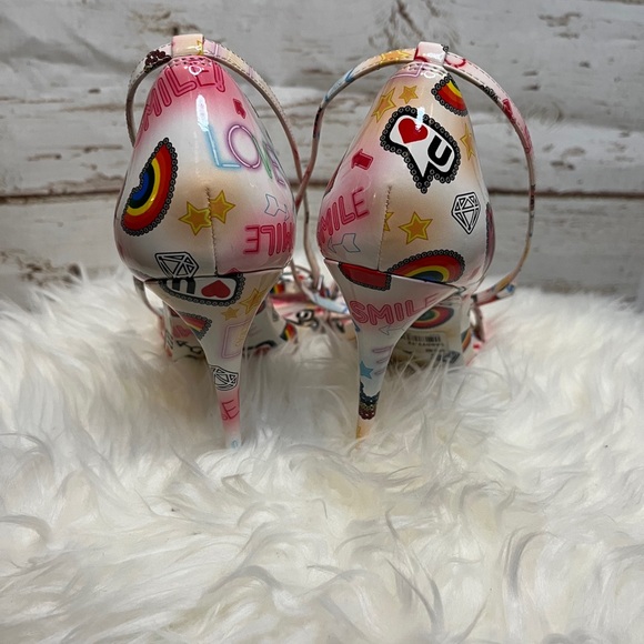 Aldo Sandyy Emoji Graffiti Love Rainbow Heart heels - Picture 3 of 5
